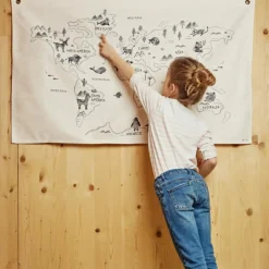 Rose in April Affiche en tissu Carte du monde