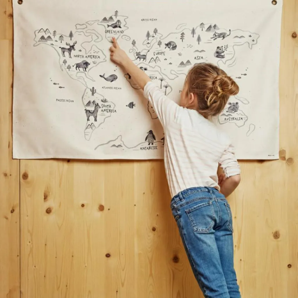 Rose in April Affiche en tissu Carte du monde