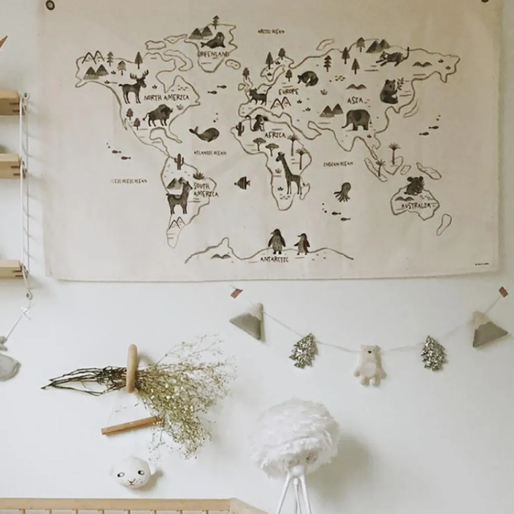 Rose in April Affiche en tissu Carte du monde