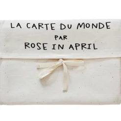 Rose in April Affiche en tissu Carte du monde