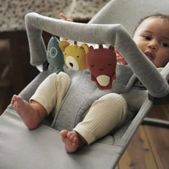 BabyBjörn Arche de jeux pour transat Amis doux