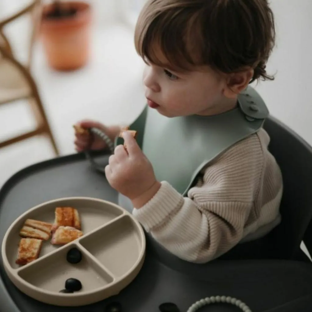 Mushie Assiette à compartiments en silicone avec ventouse Shifting Sand
