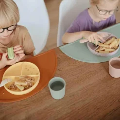 Mushie Assiette à compartiments en silicone avec ventouse Pale Daffodil