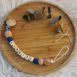 Tata Lucette Attache sucette en bois camel et bleu nuit (personnalisable)