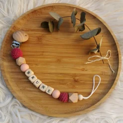 Tata Lucette Attache sucette en bois framboise et rose pâle (personnalisable)