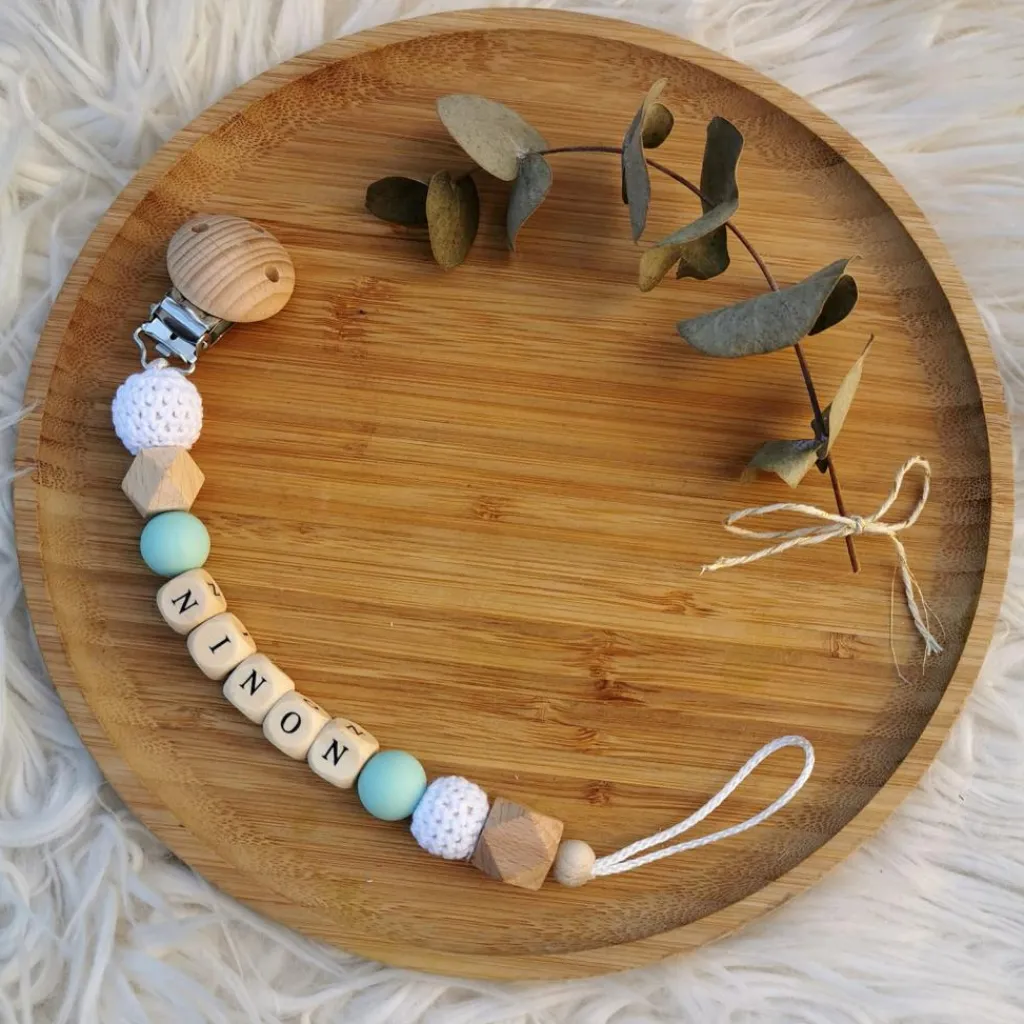 Tata Lucette Attache sucette en bois mint et blanc (personnalisable)