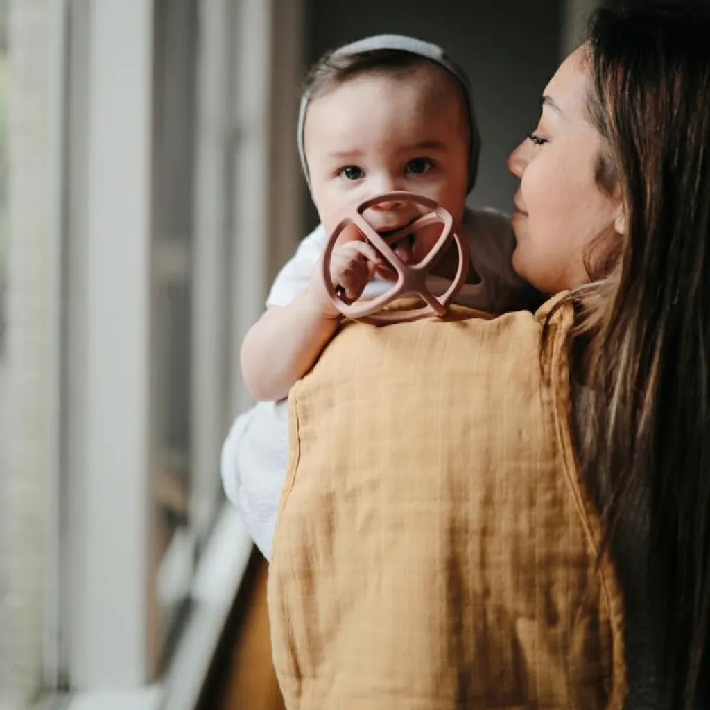 Mushie Balle de dentition en silicone Woodchuck