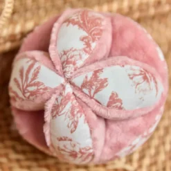 Hot Balle sensorielle lapin Toile de Jouy rose Balle / Cube D'Activités