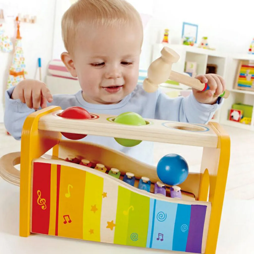 Hape Banc à marteler avec xylophone