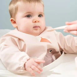 Done by Deer Bavoir à manches avec poche Playground rose