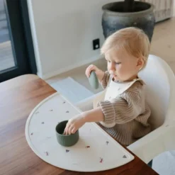 Mushie Bavoir à poche en silicone Circus