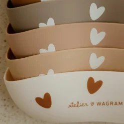 Atelier Wagram Bavoir en silicone Coeurs Latté