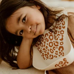 Outlet Bavoir en silicone Léopard Crème Bavoirs