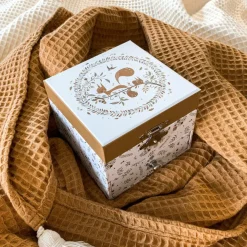 Trousselier Boîte à musique cube écureuil dans la prairie Lutin Petit Pois