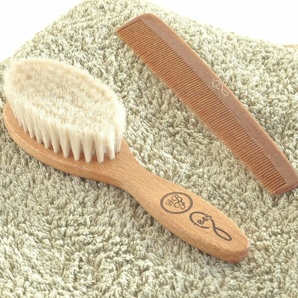 Brosse à cheveux bébé en hêtre rouge et soie de chèvre Peigne Et Brosse