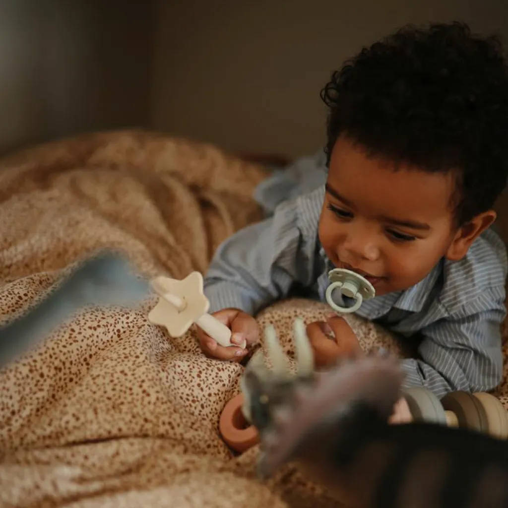 Mushie Brosse à dent d'apprentissage étoile Shifting sand
