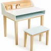 Tender Leaf Bureau et chaise