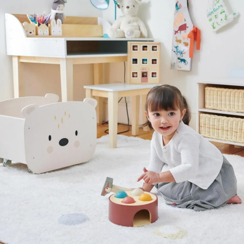 Tender Leaf Bureau et chaise