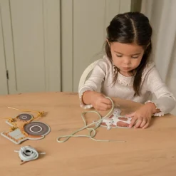 Clearance Cartes à lacer Little Farm Jeu De Motricité Fine