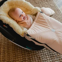 Kaiser Chancelière pour siège-auto bébé en peau d'agneau EMMY crème