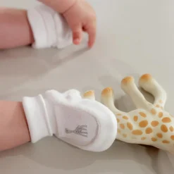 Online Chaussons en coton blancs Sophie la girafe (1-3 mois) Chaussons