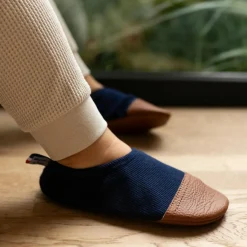 New Chaussons Les Petits Jerseys Bleu Profond (pointures 24-26) Chaussons