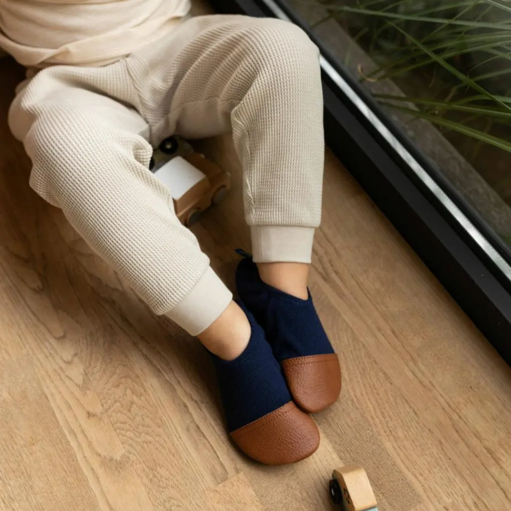 Les Pas Petits Chaussons Les Petits Jerseys Bleu Profond (pointures 21-23)