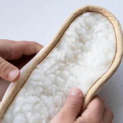 Les Pas Petits Chaussons Les Petits Velours Noisettes (pointures 21-23)