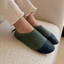 Les Pas Petits Chaussons Les Petits Velours Gris Vert (pointures 21-23)