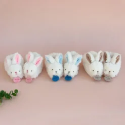 Doudou et Compagnie Coffret chaussons de naissance lapin hochet beige (taille 16-18)