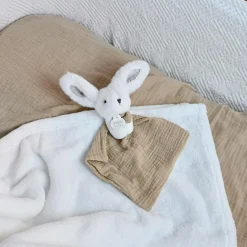 Doudou et Compagnie Coffret plaid et doudou Lapin Happy Wild