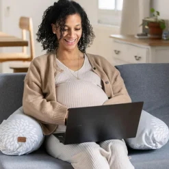 Béaba Coussin de grossesse Big Flopsy™ Jersey de coton imprimé Flower