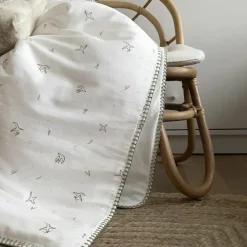 Enfant Kadolis Couverture matelassée l'Envolée Cyprès (75 x 100 cm)