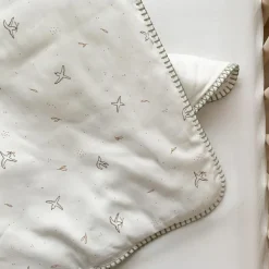 Enfant Kadolis Couverture matelassée l'Envolée Cyprès (75 x 100 cm)