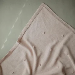 Enfant Mushie Couverture tricotée en coton bio Textured Dots Blush (80 x 100 cm)