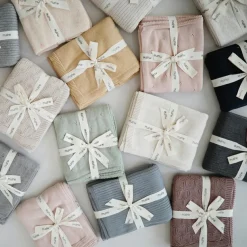 Enfant Mushie Couverture tricotée en coton bio Textured Dots Blush (80 x 100 cm)