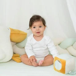 Trois Kilos Sept Cube d'activités Au Large de Nova