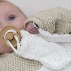 Hot Doudou attache sucette fleur Calm blanc Doudou Attache Sucette