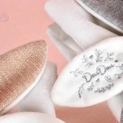 Doudou et Compagnie Doudou plat pétales Ours Rose (25 cm)