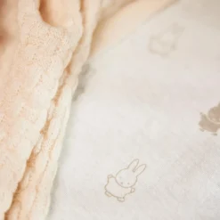 Jollein Drap housse en jersey Happy Miffy Nougat (60 x 120 cm)