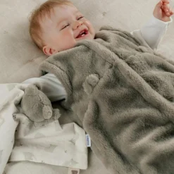 Noukie's Gigoteuse en fausse fourrure kaki (100cm)