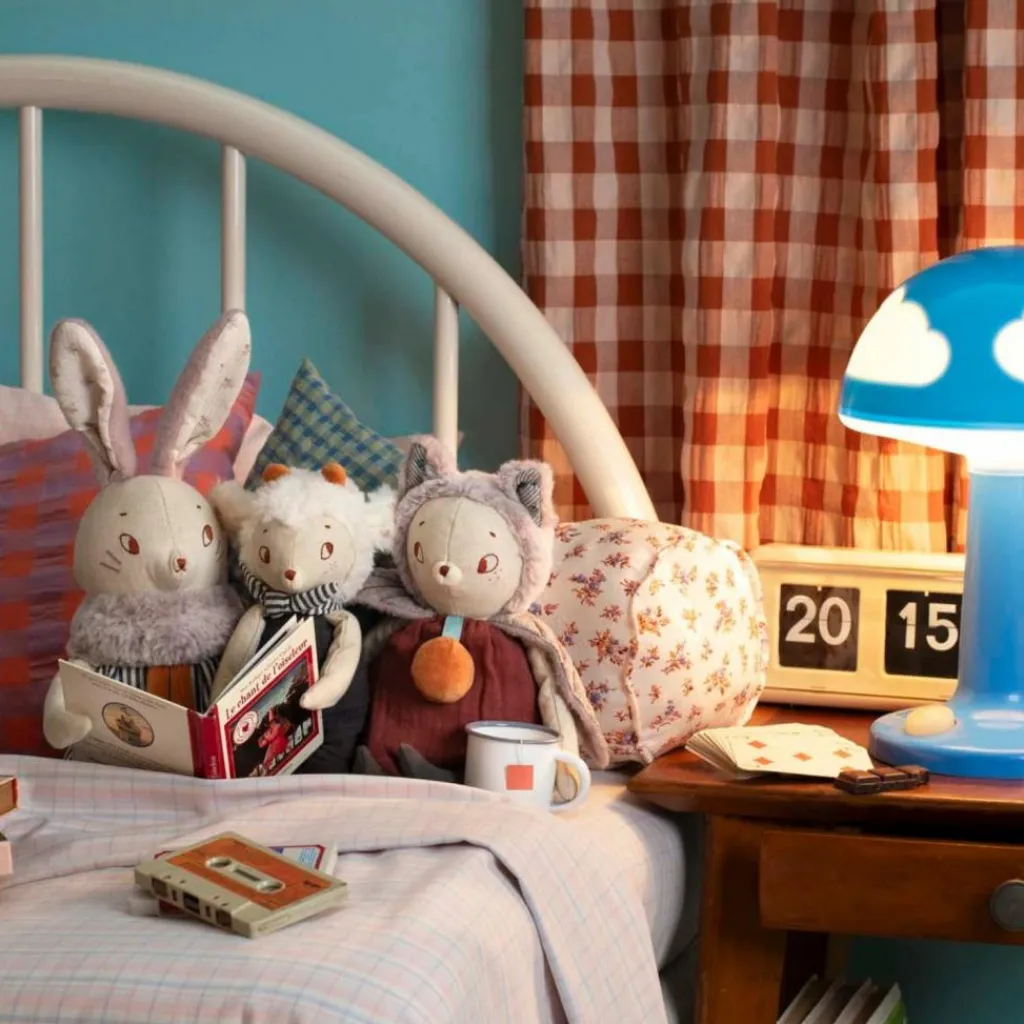 Online Grande peluche Plume le lapin Après la pluie (44 cm) Peluche Moyenne (20-59 Cm)