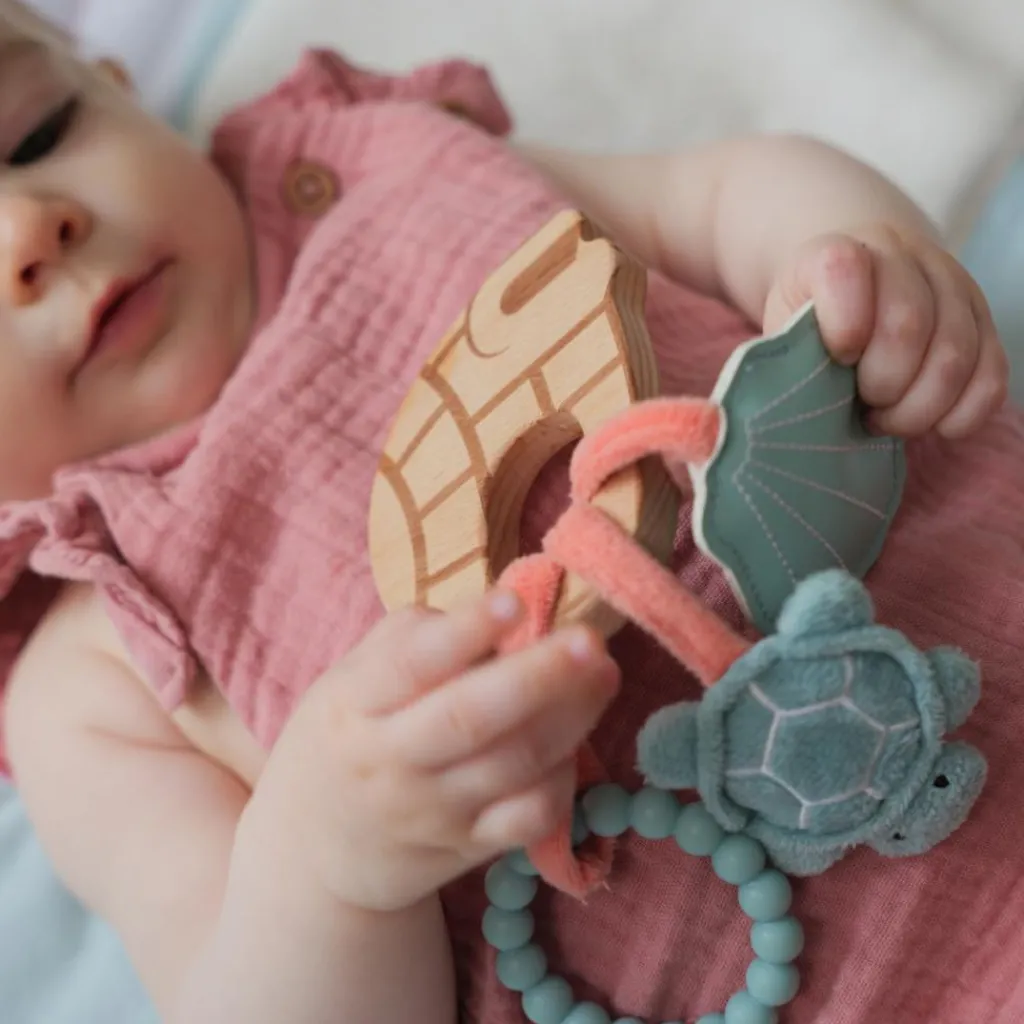 Little Big Friends Hochet en bois Océan