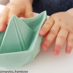 Oli & Carol Jouet de bain bateau Origami latex d'hévéa mint