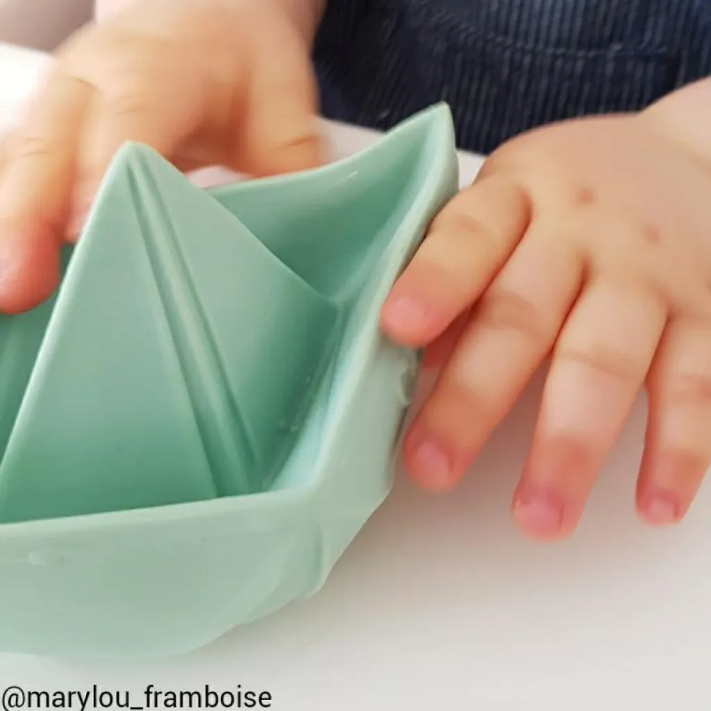 Oli & Carol Jouet de bain bateau Origami latex d'hévéa mint