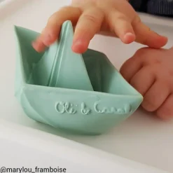 Oli & Carol Jouet de bain bateau Origami latex d'hévéa mint