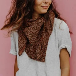 Atelier Wagram Lange Gaze Léopard Marron (105 x 105 cm)