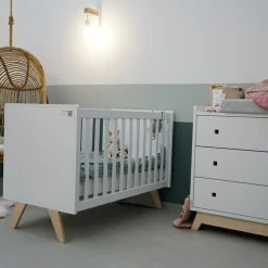 Sale Lit bébé Madavin avec pieds en bouleau coloris au choix (60 x 120 cm) Lit À Barreaux