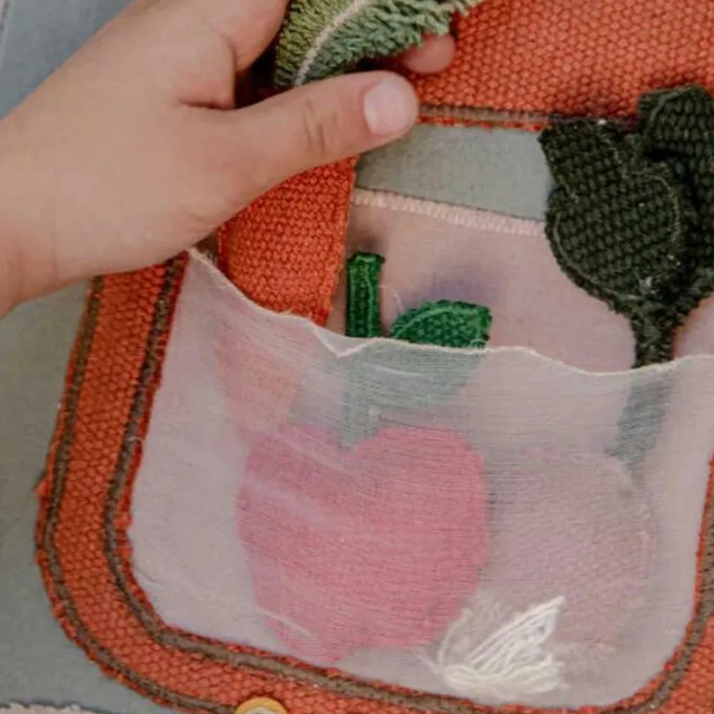 Lorena Canals Livre bébé en coton Cool kids eat healthy x Oli & Carol (30 x 27 cm)