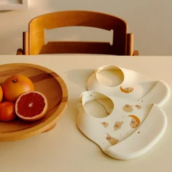 Liewood Lot de 2 bavoirs en silicone Ember Elephant Crème de la crème